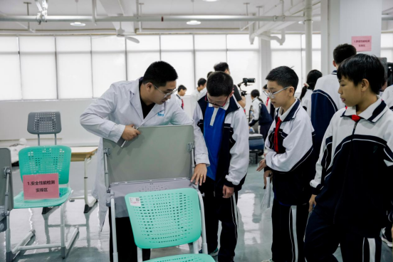 深圳家具分校实验室开放日迎学生专场 东部湾区实验学校7年级学子沉浸式学质量安全知识